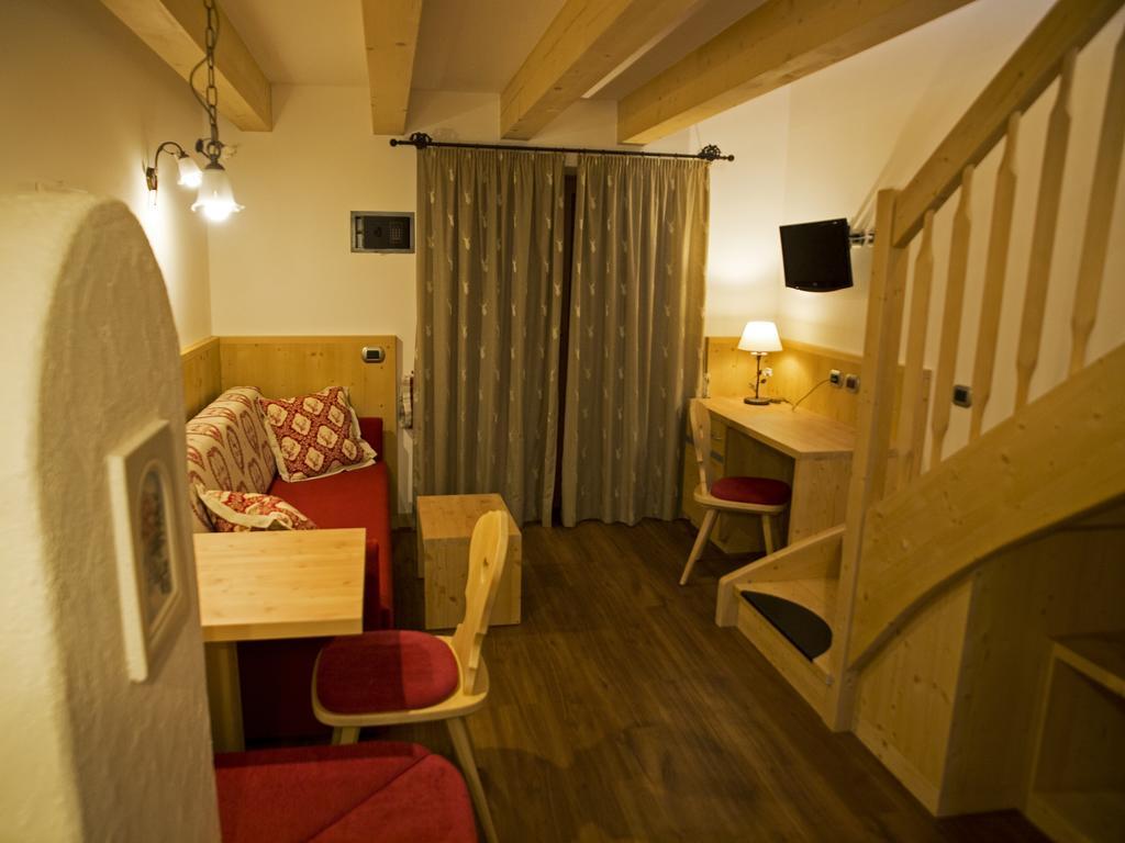 Hotel El Paster Pozza di Fassa Buitenkant foto