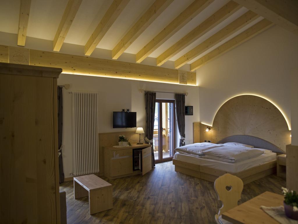 Hotel El Paster Pozza di Fassa Buitenkant foto